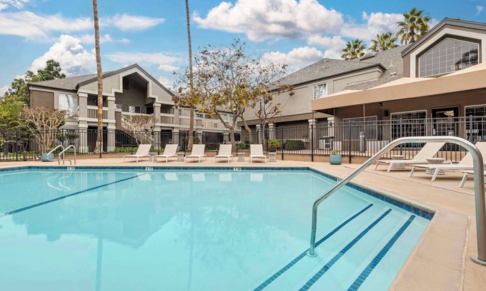 Torrance Hotel | Making The Best Memories Along The Way! Free Breakfast, Free Parking