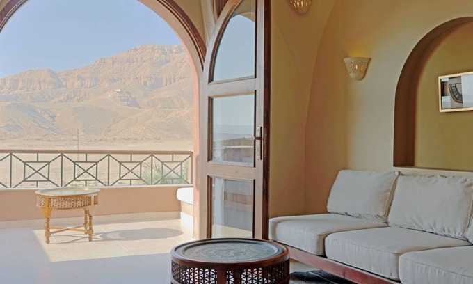 Luxor House | Malkata House Top Floor Suite - Pool & Dine