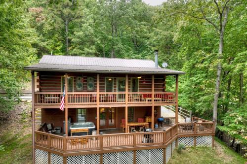 Morganton Villa | Mama Bears Hideaway Mountain views hot tub pet-friendly