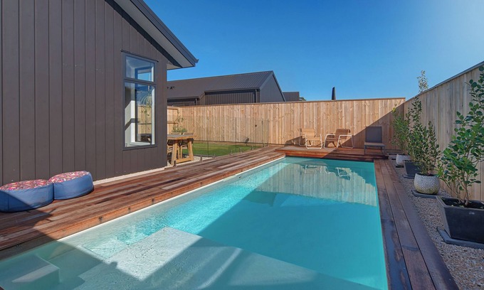 Mapua House | Mana Nalu - Mapua Holiday Home with Heated Pool And Just Steps From Mapua Wharf