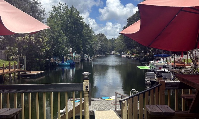 Weeki Wachee Gardens House | Manatee Corner - 7 min Paddle to Main River
