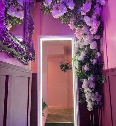 Manchester City Centre Apartment | Manchester's ONLY themed slumber party suite for 8 with makeup room