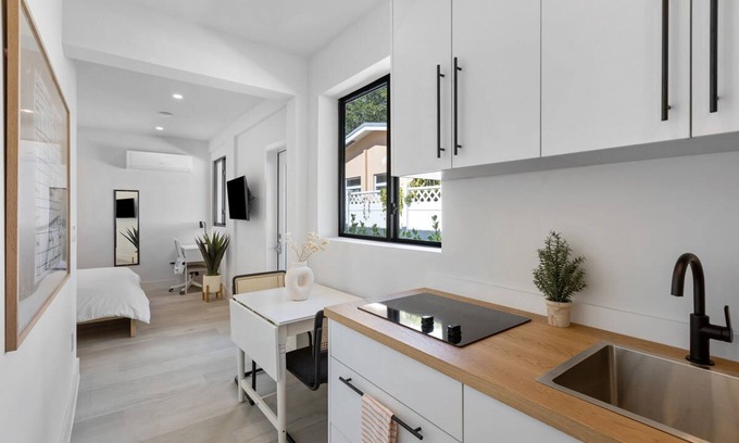 Melaleuca Gardens Apartment | Mango House Dania Beach