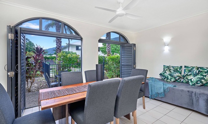Palm Cove Apartment | Mango Resort 1 Bedroom ground floor apartment with direct pool access