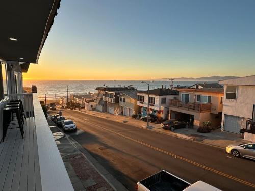 Sand Section Apartment | Manhattan Beach Modern Panoramic Sea View