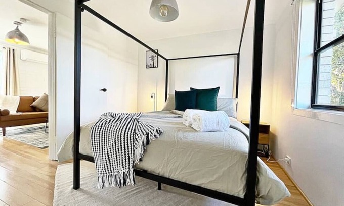 Batehaven Apartment | Manhattan - Stylish 1BR Beachfront on Casey’s