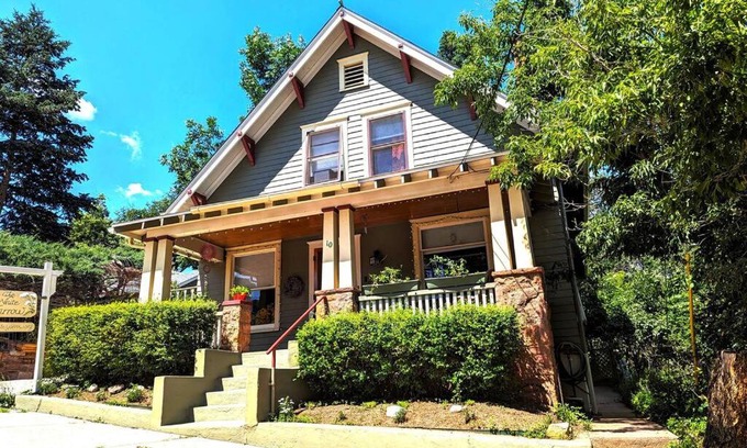 Manitou Springs House | Manitou Springs White Yarrow Inn House