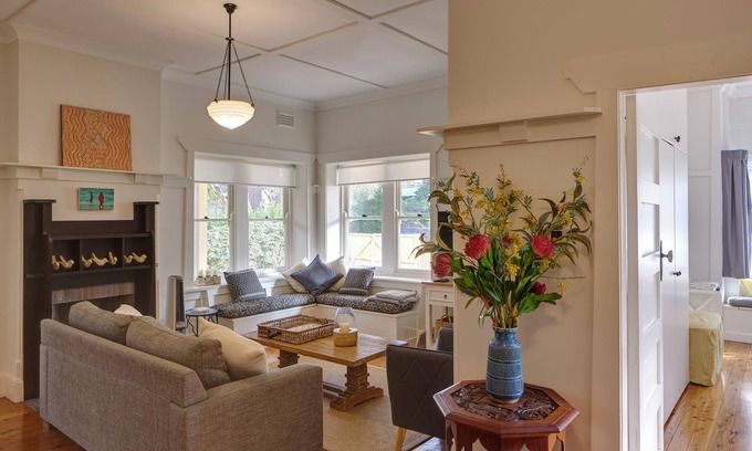 Manly Apartment | Manly Beach renovated 1920s light & spacious 3 B’room, 2 Bathroom with garden