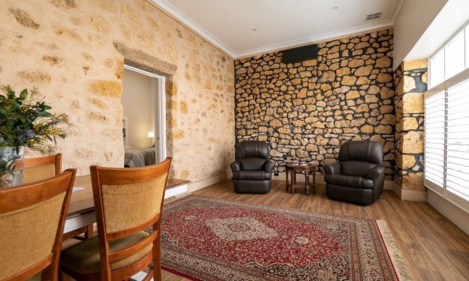 Mannum House | Mannum Riverside Retreat; Boutique Suites in Heart of Mannum near River