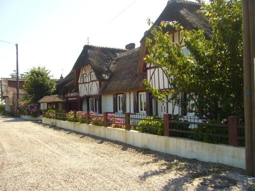 La Neuville Chant d'Oisel Apartment | Manoir de la Vente de Rouville