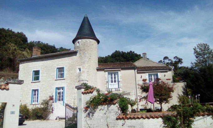 Beaumont Hotel | Manoir Le Cristal bed and breakfast, Futuroscope at 27 euros! (ground floor)