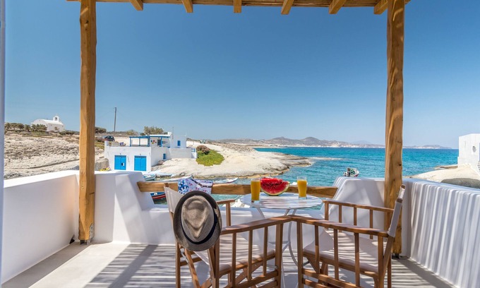 Milos House | Manolis And Filio Home -By The Sea