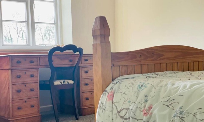 Chard Cottage | Manor Farm Cottage - Ideal for families & groups