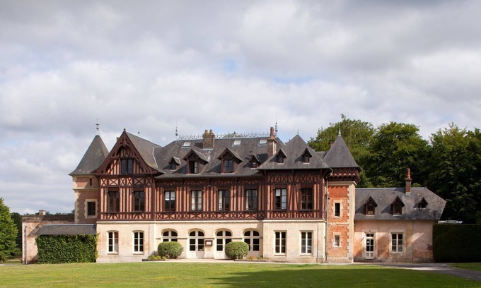 Silly-en-Gouffern House | Manor house in the heart of a vast forest estate