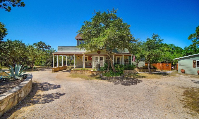 Austin House | Manor - Spacious home, secluded yet close to everything