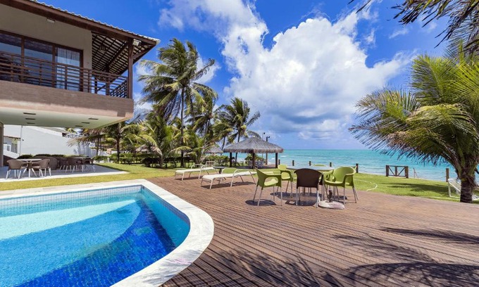 Tamandare House | Mansão Pé na Areia em Carneiros por Carpediem