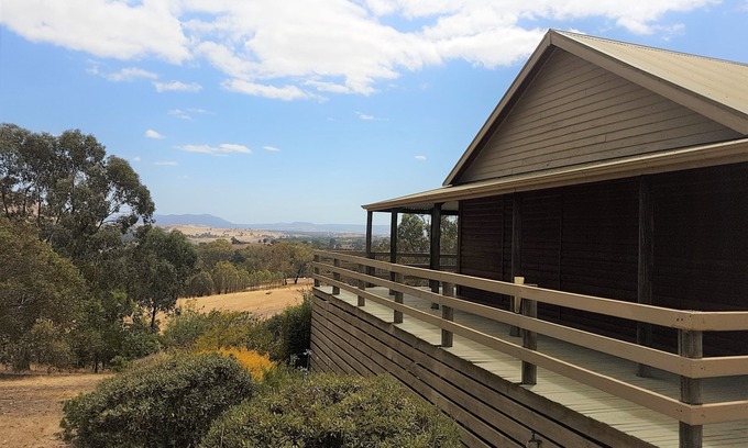 Mansfield House | Mansfield Colonial Cabin with Stunning Views
