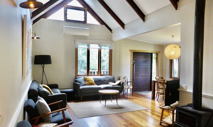 Tinonee Cottage | Mansfield on the Manning Wattle Cottage- country cottage on riverfront property