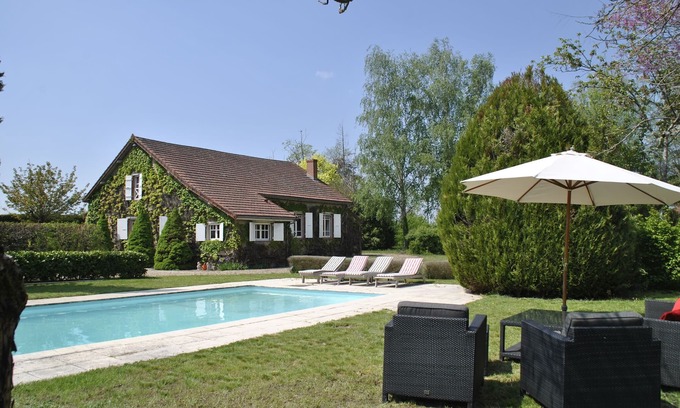 Charrin Villa | Mansion in Charrin by Loire with Pool