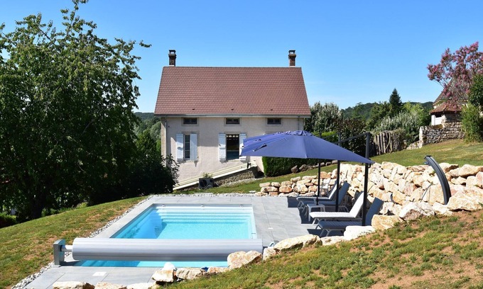 Martigny-le-Comte House | Mansion in Martigny with Heated Pool & Vineyards