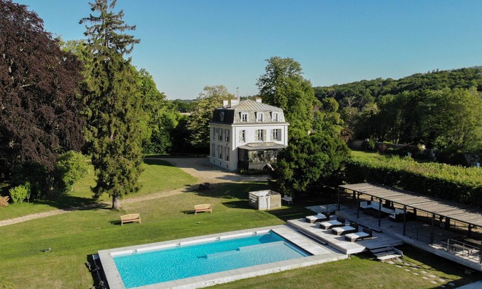 Soisy-sur-Seine House | MANSION NEAR PARIS: TRADITION AND MODERNITY WITH POOL & JACUZZI