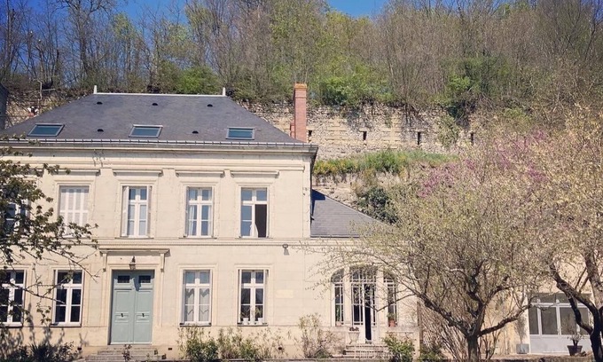 Cinq-Mars-la-Pile Bed & Breakfast | Mansion with heated swimming pool