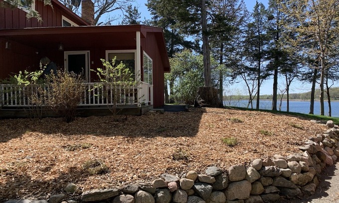 Annandale House | Maple Hill Lodge on Clearwater Lake. Pool, Beach and Boat Slip! (Annandale)