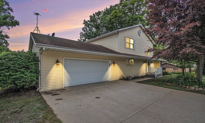 Coloma House | Maple Island Home overlooking Paw Paw Lake