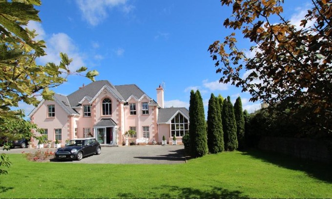 Castlebridge House | Maple Lodge