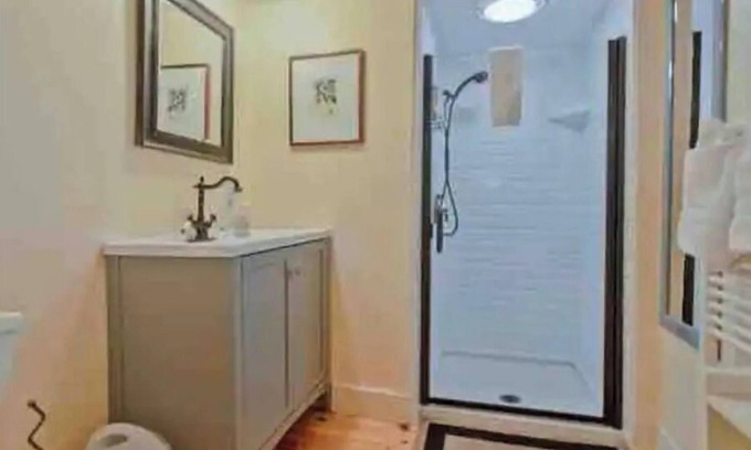 Northampton Apartment | Maple Suite- Private Ground Floor Apartment in front of Smith College