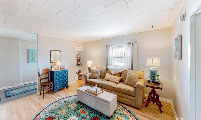 Colchester House | Maplewood Manor - Unit 1