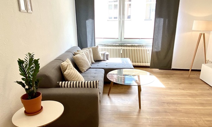 Braunschweig City Center Apartment | # MAR13.1 beautiful & bright two room apartment at Dankwarderode Castle / town hall