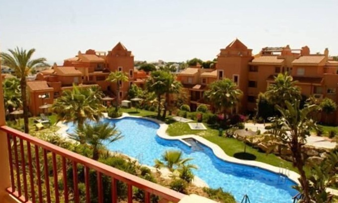 Urbanizacion Hacienda las Chapas Apartment | Marbella 2 Bed 2 Bath Luxury Apartment near Cabopino