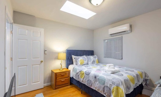 Redwood City House | @ Marbella Lane - 2BR Guest House |DTWN RWC| Pking