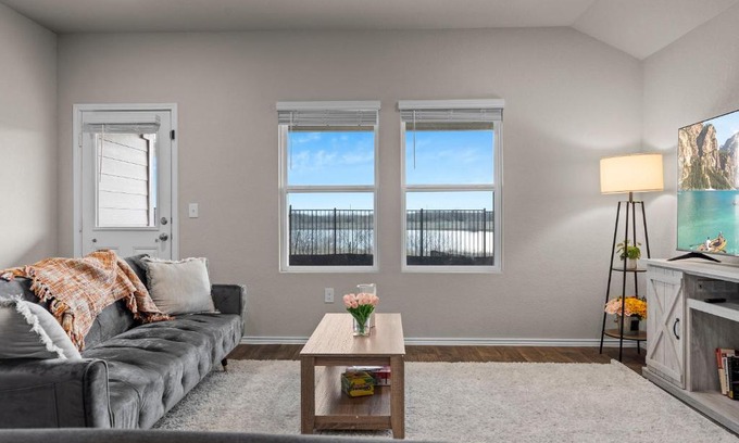 Austin House | @ Marbella Lane - Amazing 4BR Lakeview Home