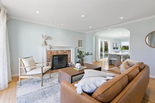 Farm Hills House | @ Marbella Lane - Elegant and Inviting Home in RWC