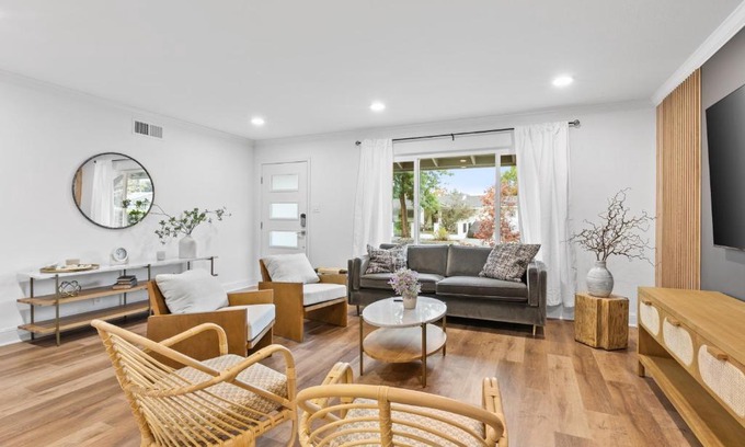 Hathaway House | @ Marbella Lane - Fresh and Vibrant 3BR Home