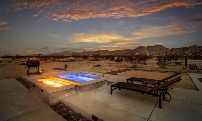 Panorama Heights Cottage | @ Marbella Lane - Moon Designer Home Close to Jtnp