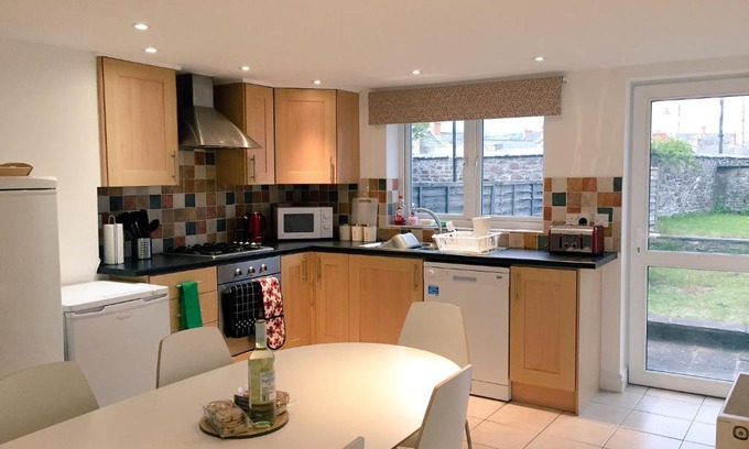 Brecon House | March Cottage Brecon