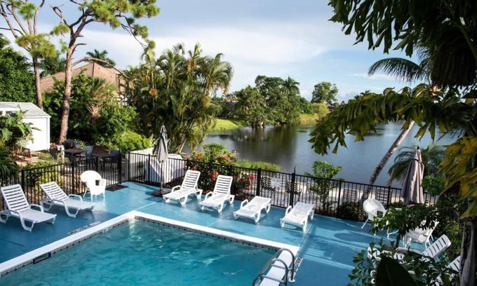 Marco Island Hotel | Marco Island Lakeside Inn