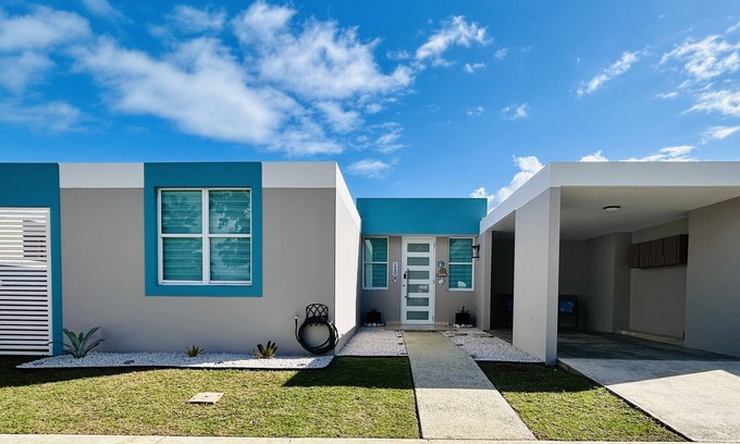 Naguabo House | Mares Tropical House Near the Seaside Boardwalk of "El Malecon" of Naguabo