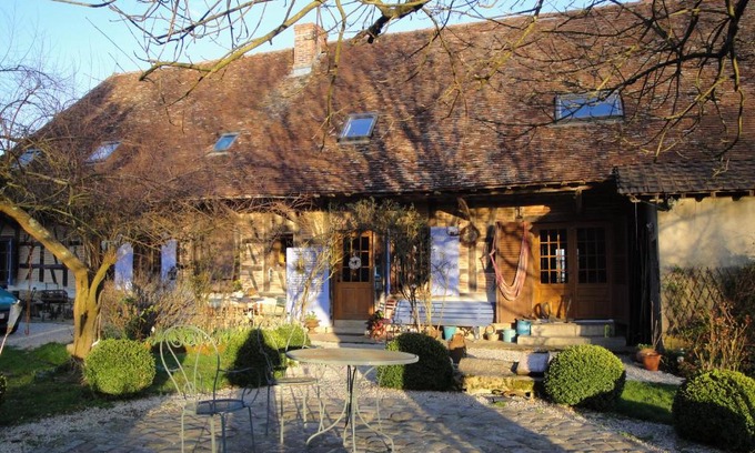 Sens-sur-Seille Bed & Breakfast | Marguerite's Ferme rustique