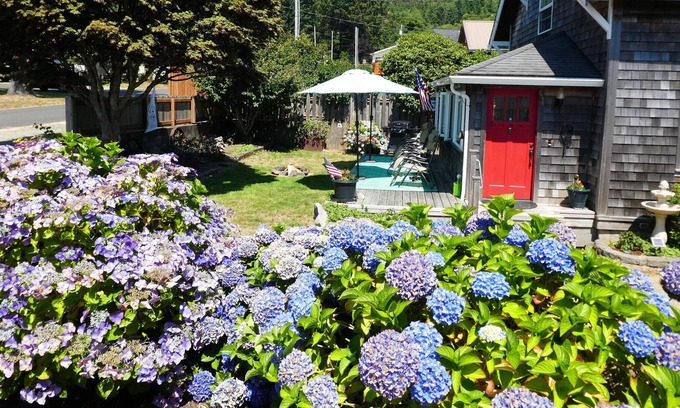 Garibaldi House | Mariner's Retreat ~ A Downtown Garibaldi Oasis