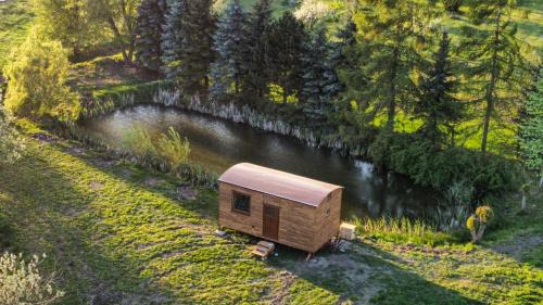 Sedlec Apartment | Maringotka na kraji rybníka