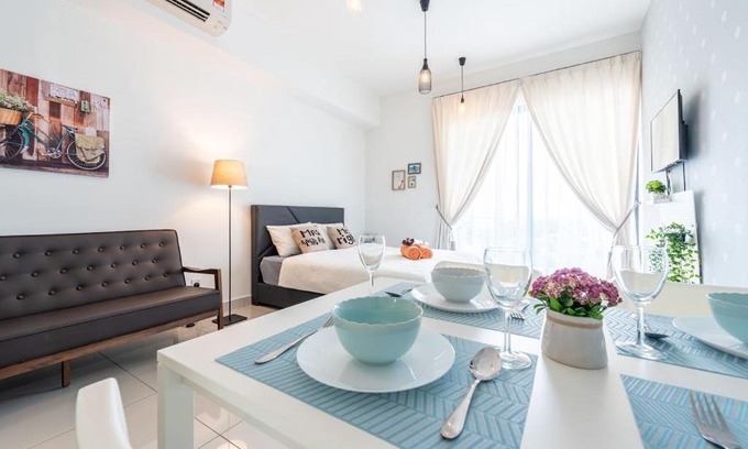 Sungai Buloh Apartment | @Mario direct MRT link & 50m infinity pool with jacuzzi