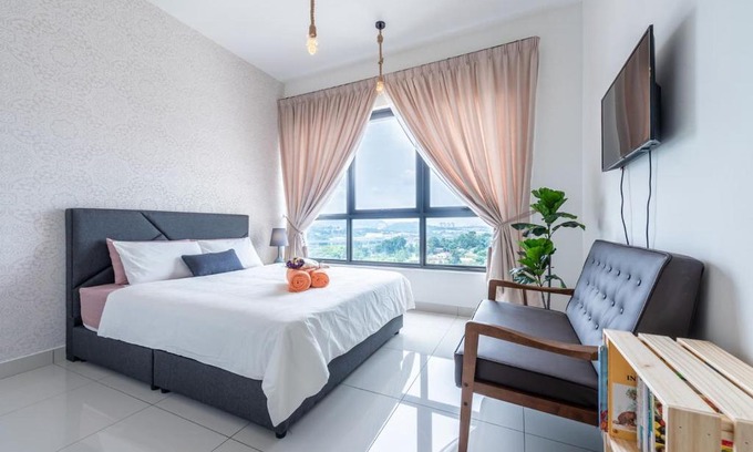 Sungai Buloh Apartment | Mario's suite direct MRT link & 50m infinity pool