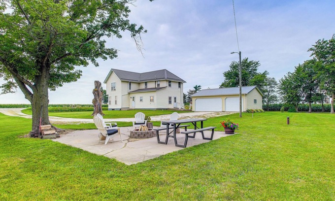 Marion House | Marion Retreat w/Patio, Grills & Fire Pit