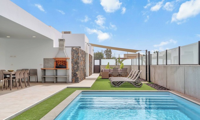 Lajares Villa | Mariposas Lajares 4, Villa Moderna Tranquila y Espaciosa, Para Familias y Amigos