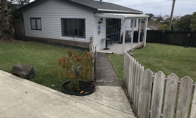 Stanmore Bay Cottage | Marlee Cottage - Self contained cottage with own access(FREE Wi-Fi)