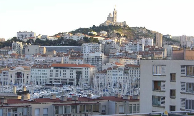 Hotel-de-Ville Apartment | Marseille T3 (96 m2) City center 5 mn. Old harbor with clear view